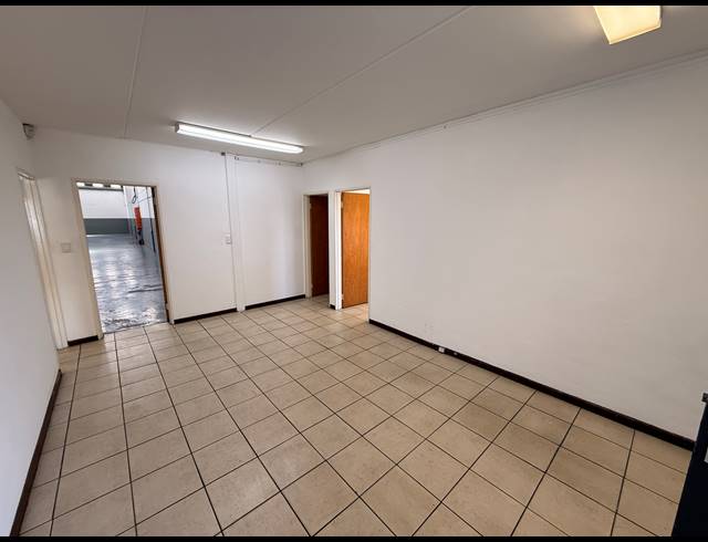 660M² WAREHOUSE TO LET IN PAROW INDUSTRIAL
